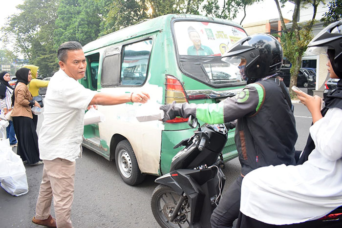 PWI Pokja Kota Bandung Berbagi Tajil di Bulan Suci Ramadhan yang Sebentar Lagi akan Berlalu